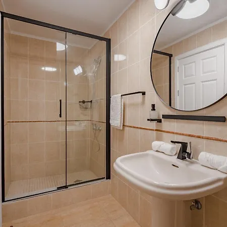 Sabina - 6 Bedroom House Vila